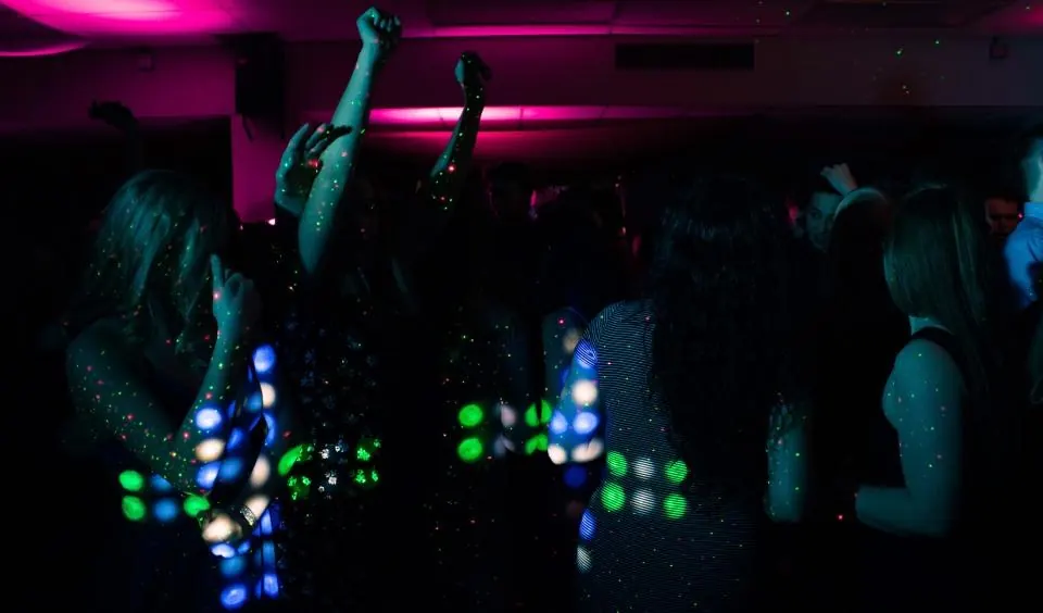 Pista de baile con luces en una celebración privada en Málaga