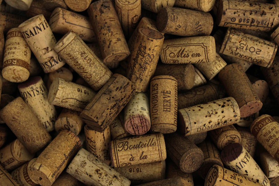 Corchos, cajas y sarmientos
